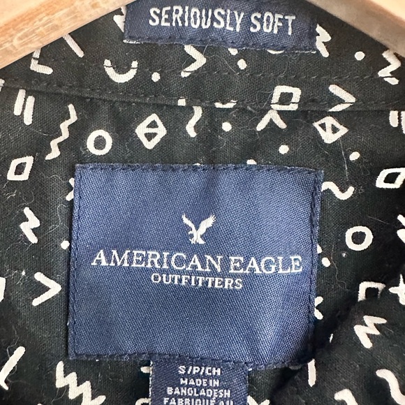 American Eagle Abstract Print Button Up Size Small - Picture 9 of 9